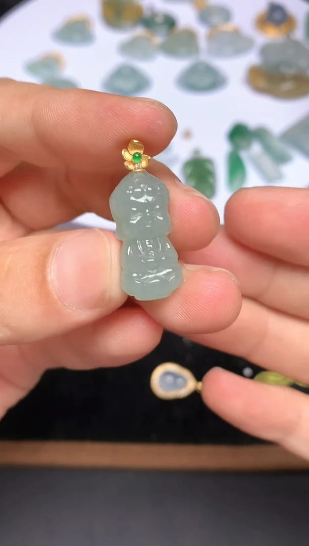 颈饰18K金镶嵌翡翠20250929223