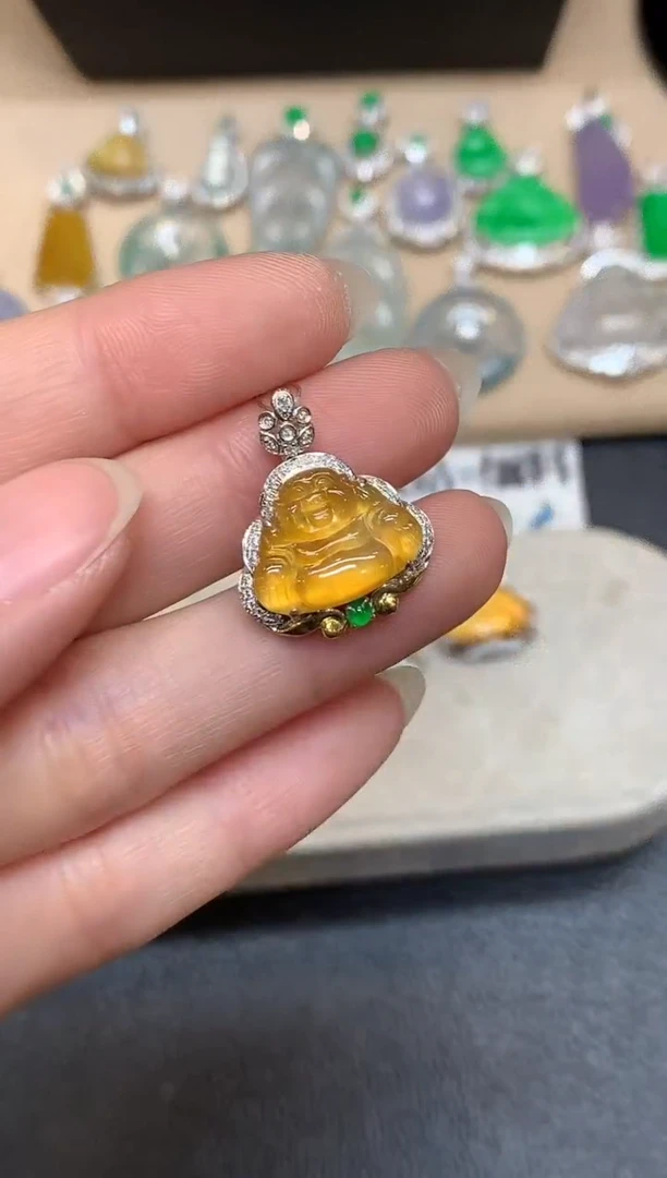 颈饰18K金镶嵌翡翠佛公【无服务费