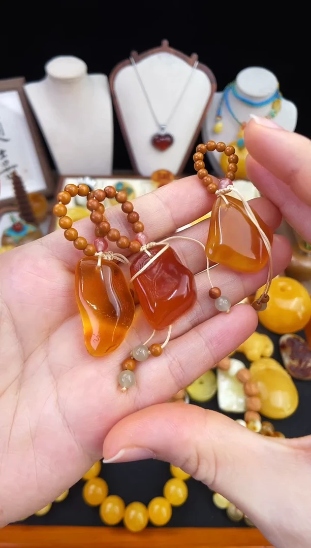 琥珀未镶嵌珠宝奇石多样性发其一