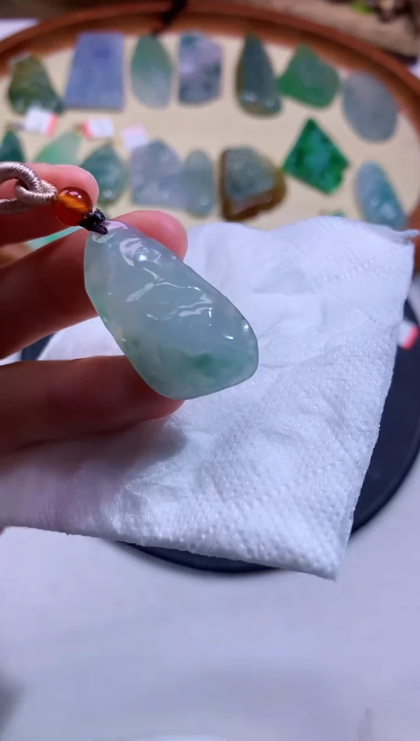 颈饰未镶嵌翡翠