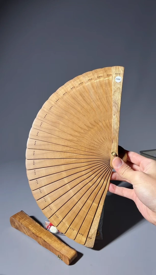 其他楠木（金丝楠）X*236号18cm小叶桢楠扇子