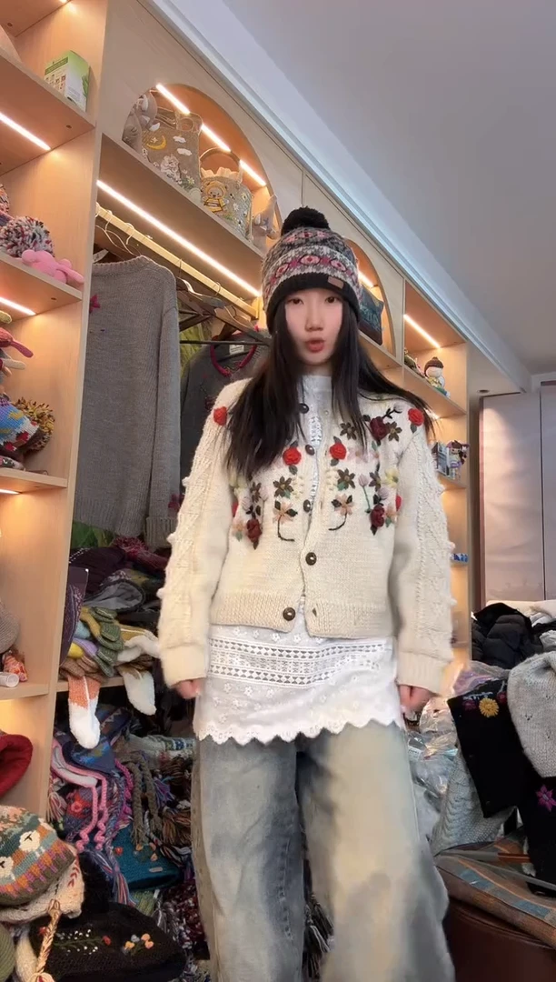 羊毛纯手工米白短款开衫