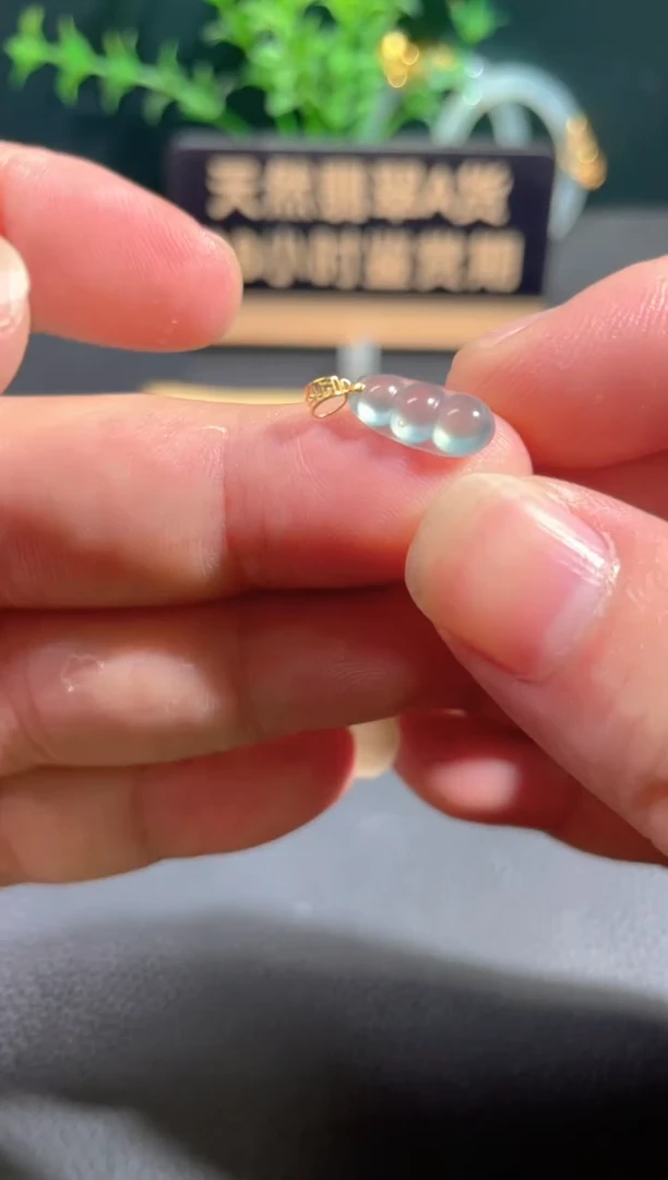 翡翠18K金镶嵌颈饰翡翠