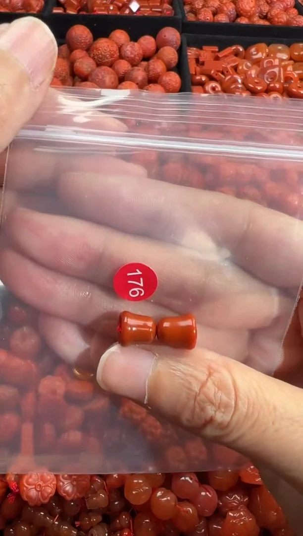 南红玛瑙未镶嵌颈饰1