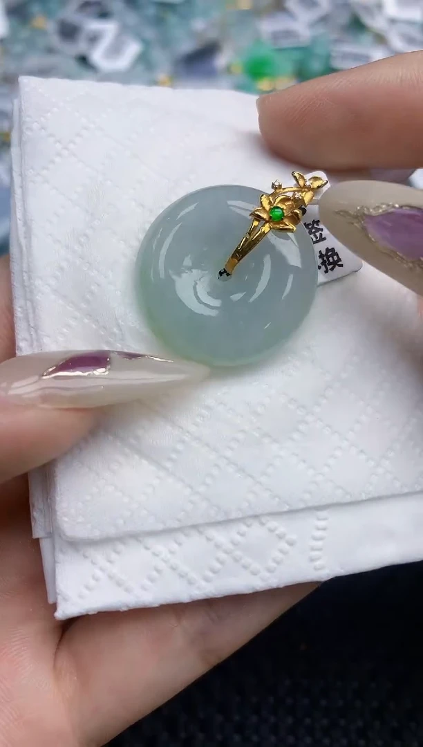 翡翠挂件18K金镶嵌天然翡翠A货
