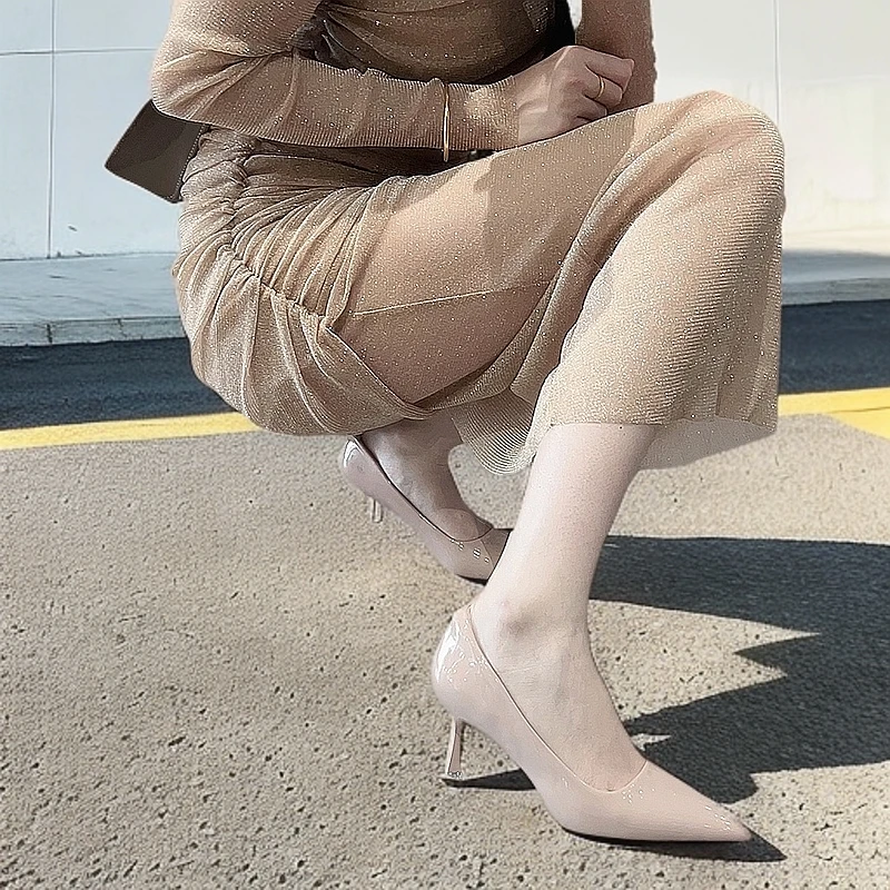 裸色高跟鞋女2025新款春秋7cm不累脚漆皮尖头单鞋软皮细跟伴娘鞋