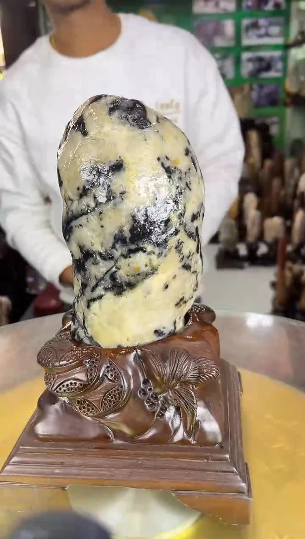 缅甸天然缅黄摆件