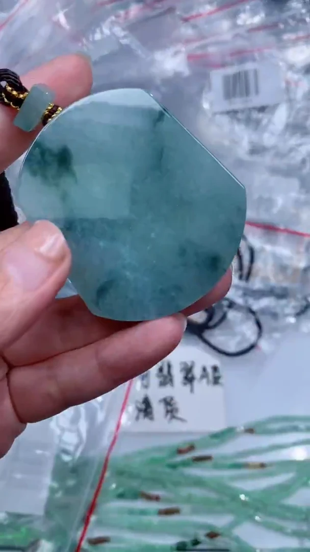 颈饰未镶嵌翡翠吊坠