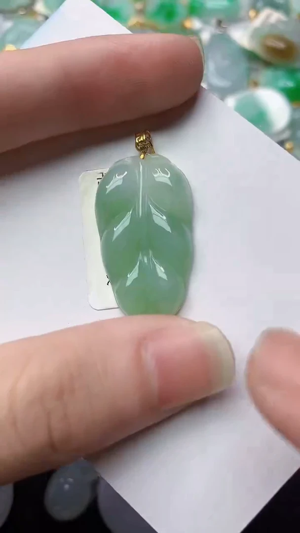 【闪购商品】翡翠颈饰18K金镶嵌37.........