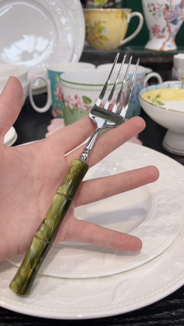 瓷           叉子