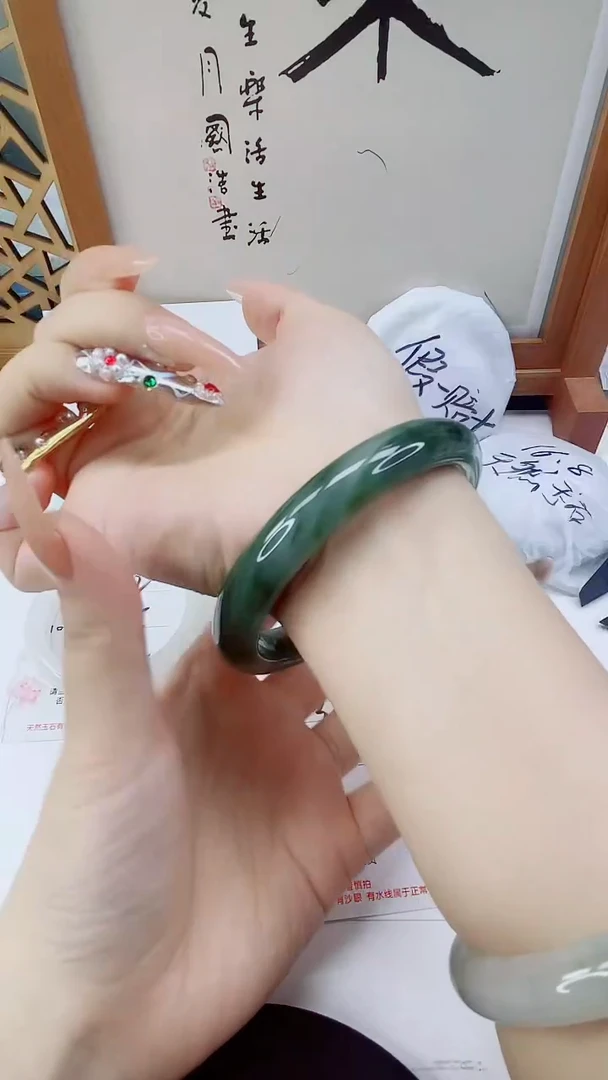 未镶嵌手镯石英质玉133-64/65