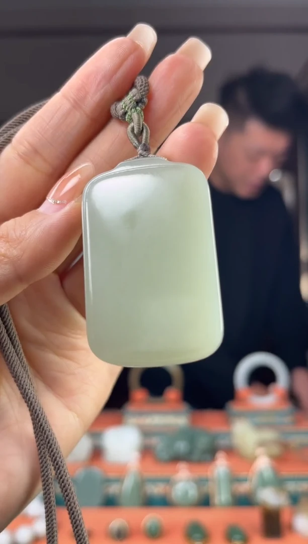 颈饰未镶嵌和田玉佩佩