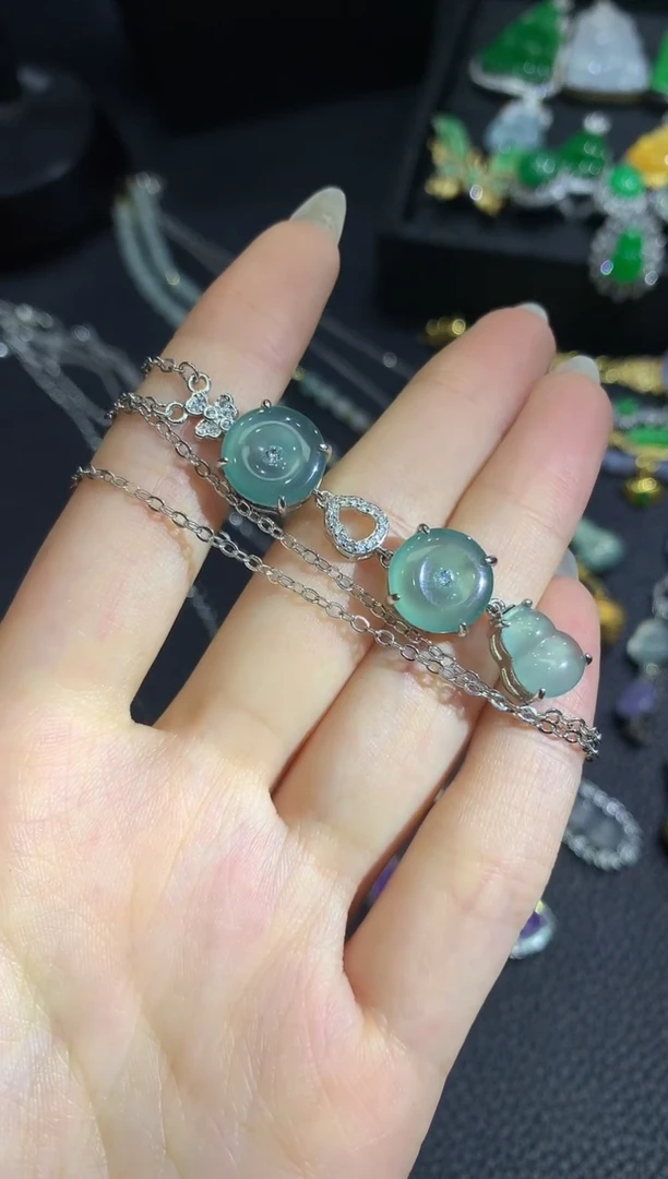 翡翠未镶嵌吊坠(赠链)1多样性随机发货1件