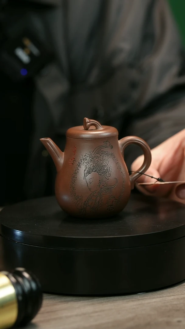 茶壶紫砂尚**水H2480赵信军刻绘高果