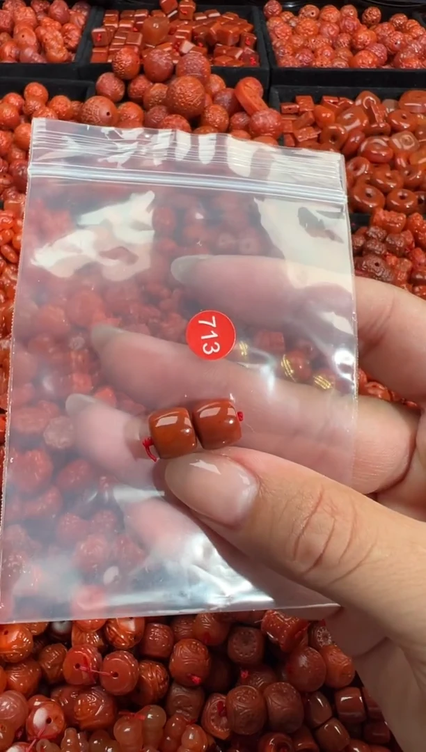 南红玛瑙未镶嵌颈饰1