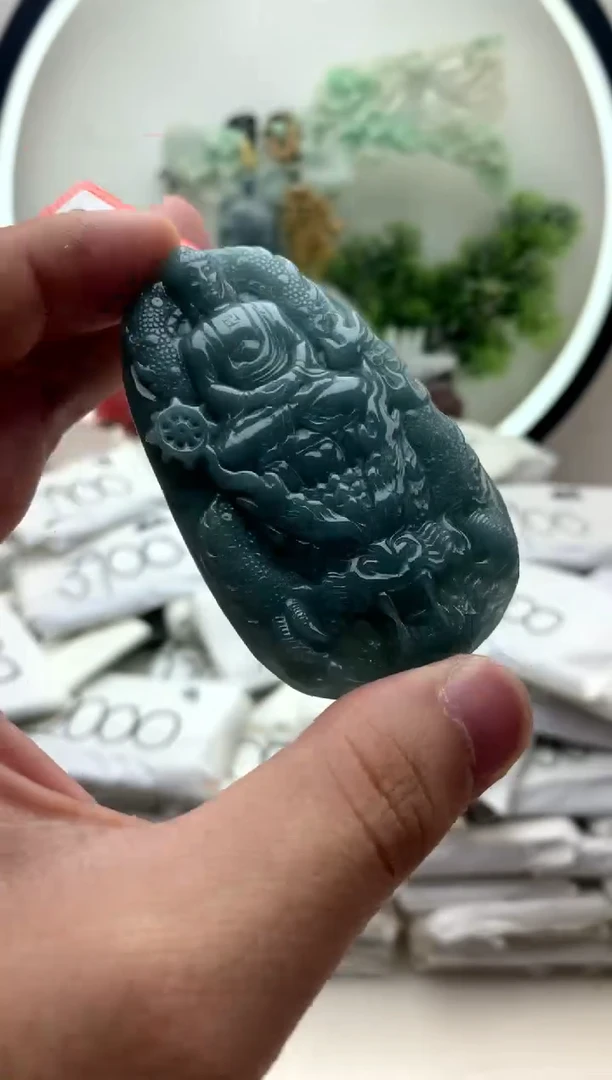 颈饰未镶嵌翡翠大日