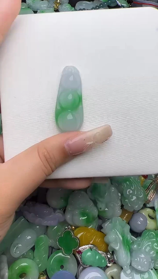 翡翠未镶嵌颈饰天然缅甸翡翠吊坠