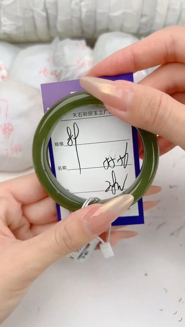 和田玉手镯未镶嵌89颜色微差无瑕疵