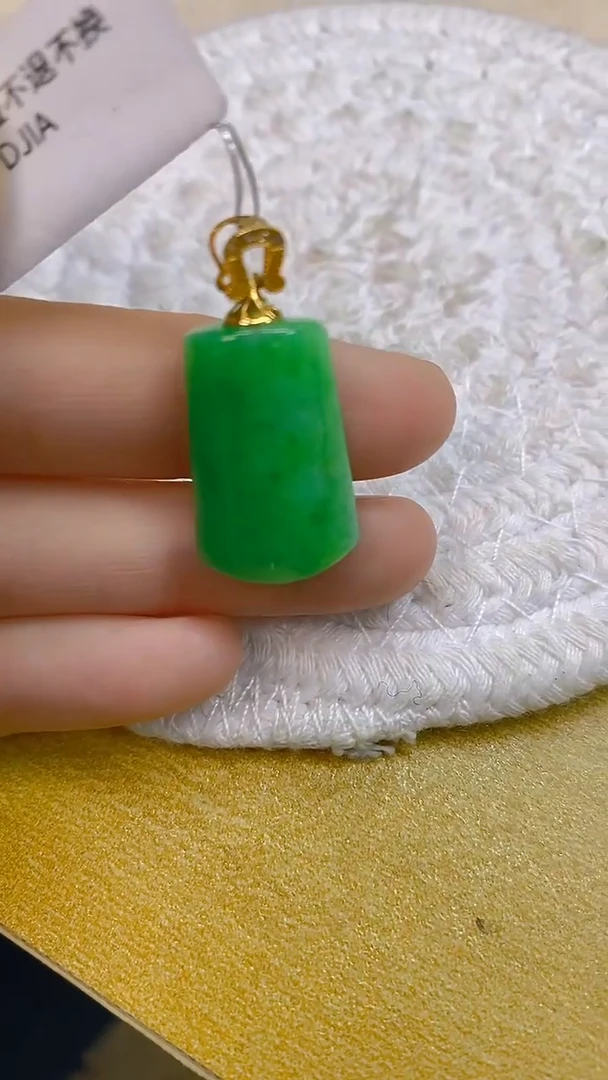 颈饰18K金镶嵌翡翠新号开播 全场乱卖