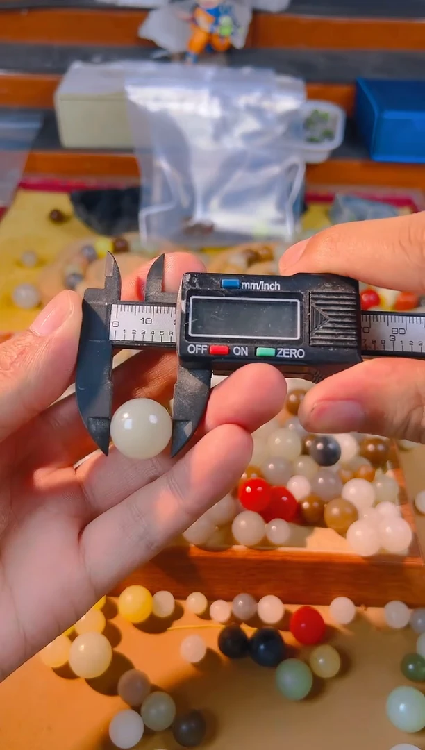 和田玉未镶嵌车挂16。3散珠