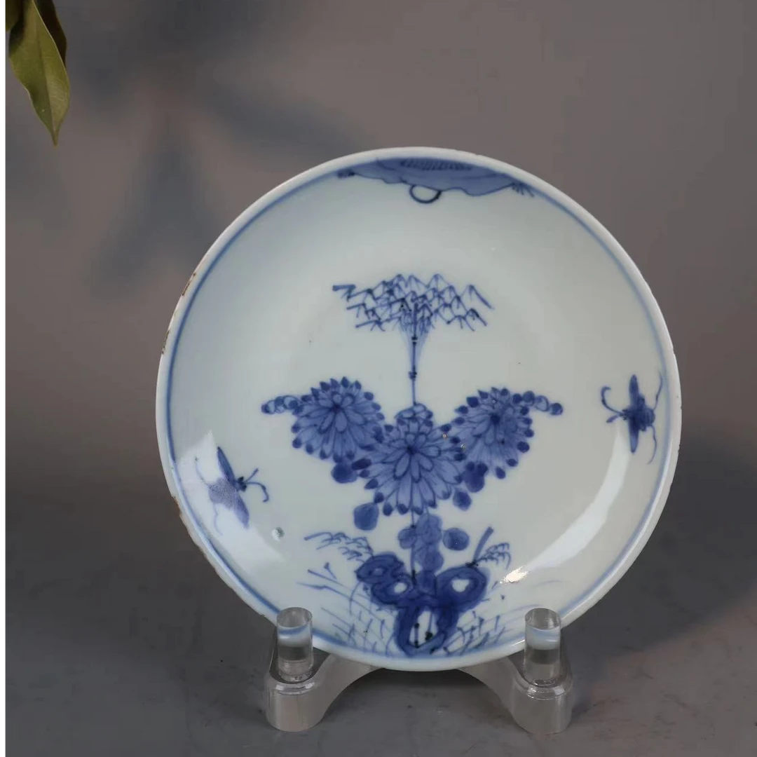 46:明晚期青花洞石菊花翠竹蝴蝶纹盘