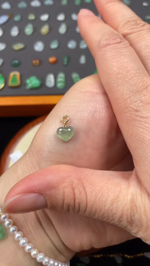 吊坠(不含链)18K金镶嵌翡翠一个JK630