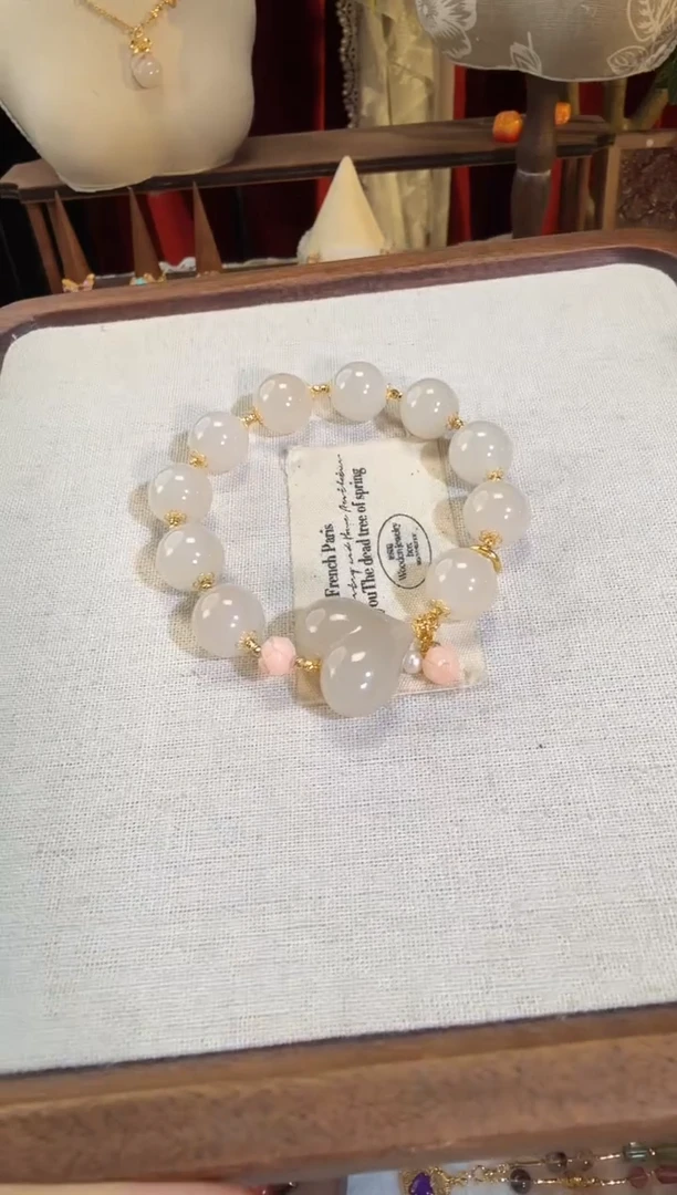 手链18K金镶嵌和田玉大颗粒藕粉屁桃爱心