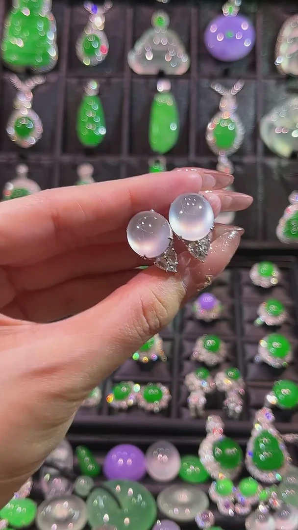 18K金镶嵌翡翠耳饰耳扣