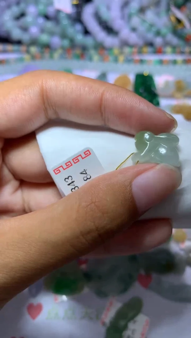 翡翠挂件未镶嵌梅****?CXX307207