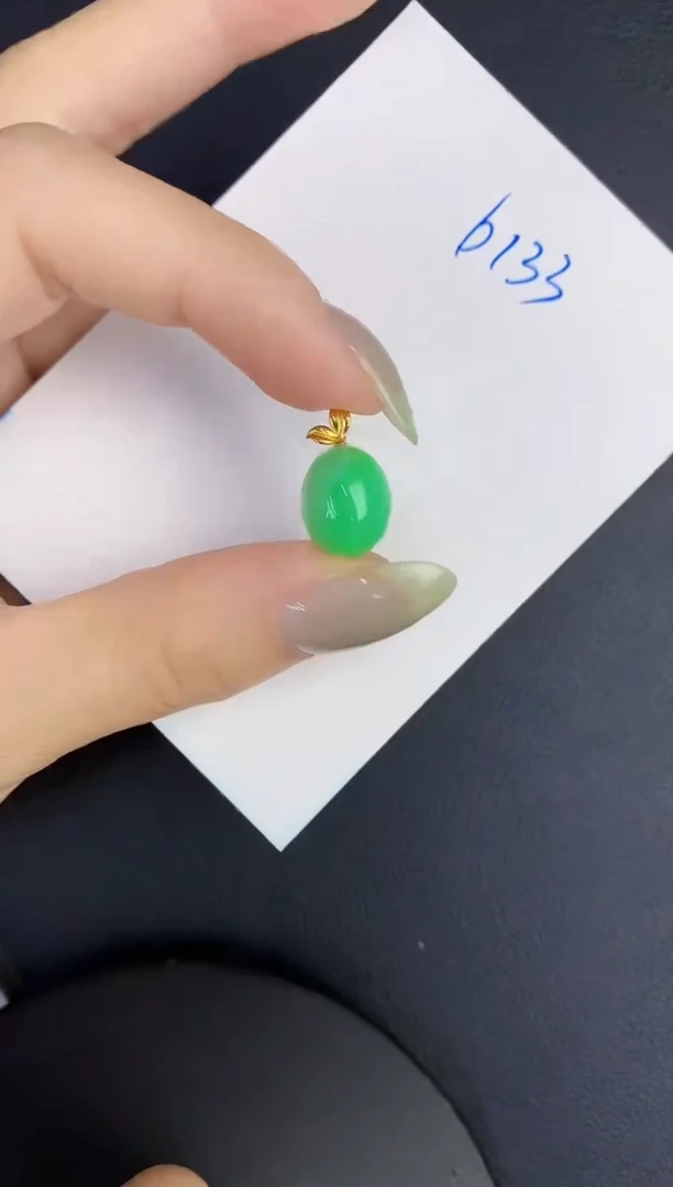 翡翠18K金镶嵌颈饰缅甸天然翡翠A货