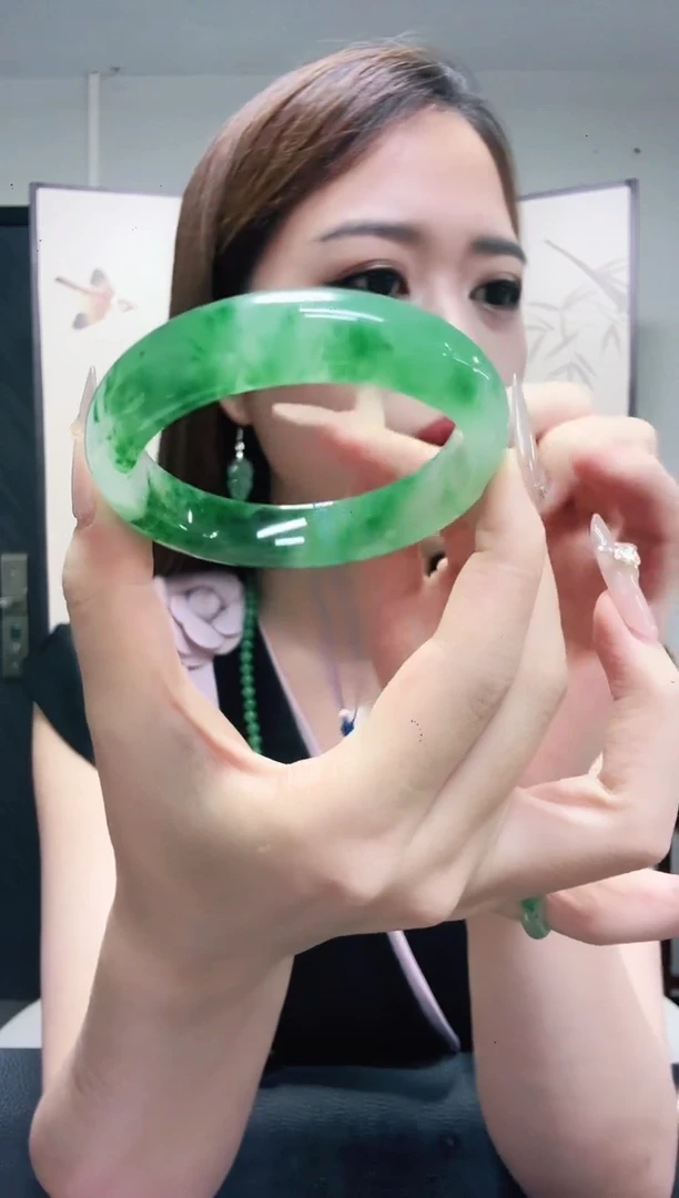 石英质玉（非洲翠）手镯未镶嵌/0165