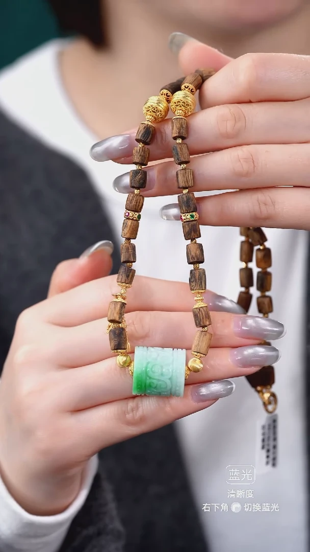 颈饰未镶嵌翡翠耳钉1