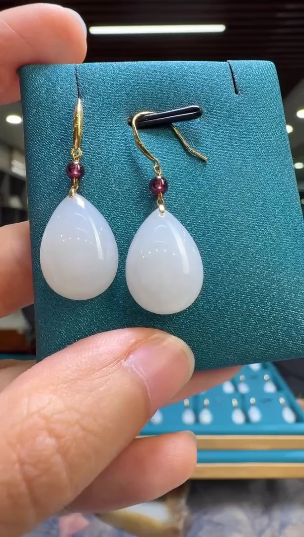 18K金镶嵌和田玉耳饰水滴耳坠/一对