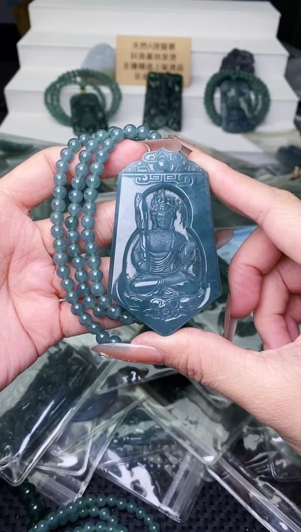 颈饰未镶嵌翡翠