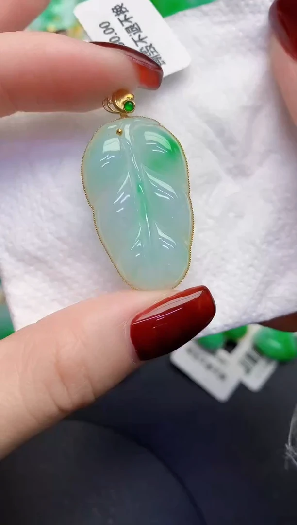 颈饰18K金镶嵌翡翠缅甸天然翡翠A货