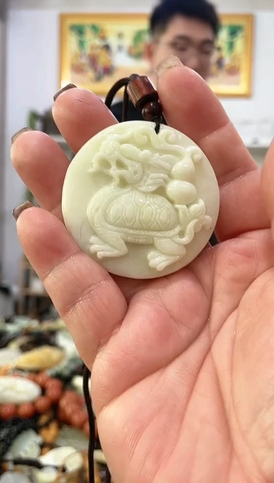 未镶嵌岫玉吊坠