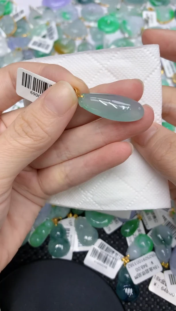 颈饰18K金镶嵌翡翠111111111111