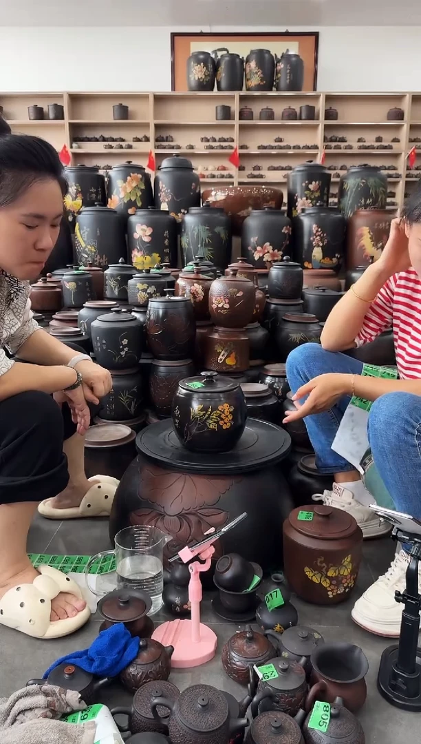 罐瑕疵茶叶罐  腰鼓彩填 732