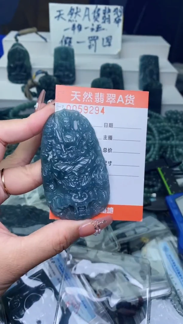 翡翠未镶嵌颈饰