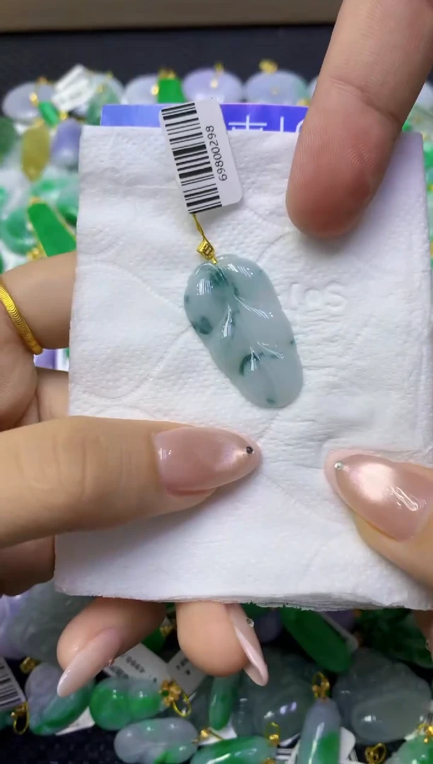 颈饰18K金镶嵌翡翠天然缅甸翡翠A货