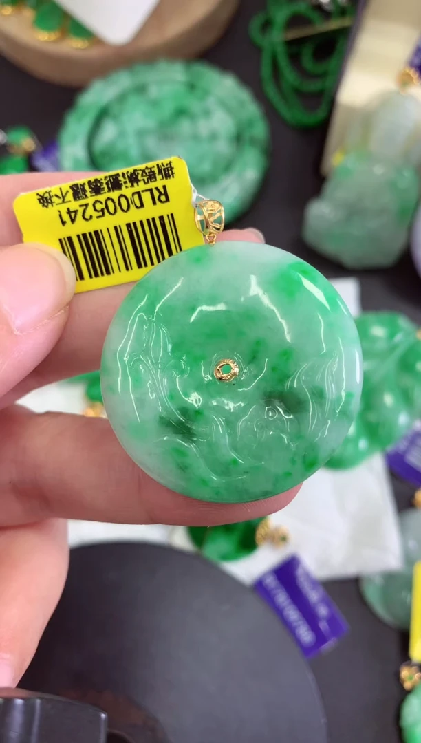 颈饰18K金镶嵌翡翠挂件