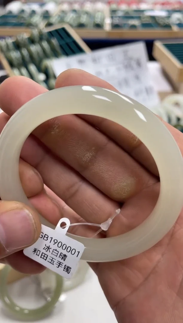 未镶嵌手镯和田玉顺**然和田玉手镯1900001