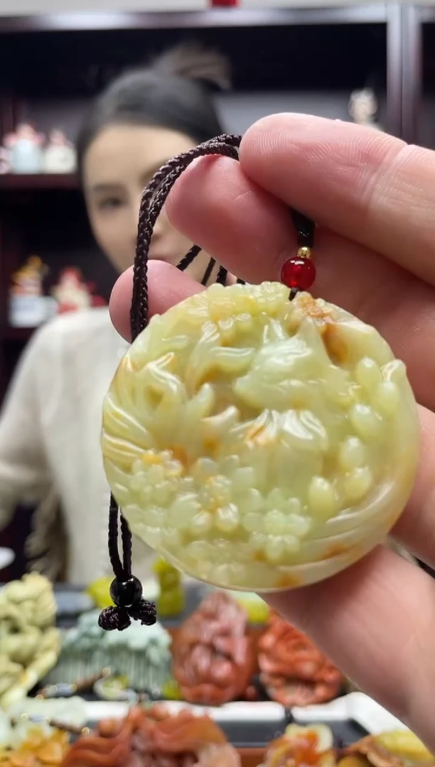 岫玉未镶嵌吊坠·