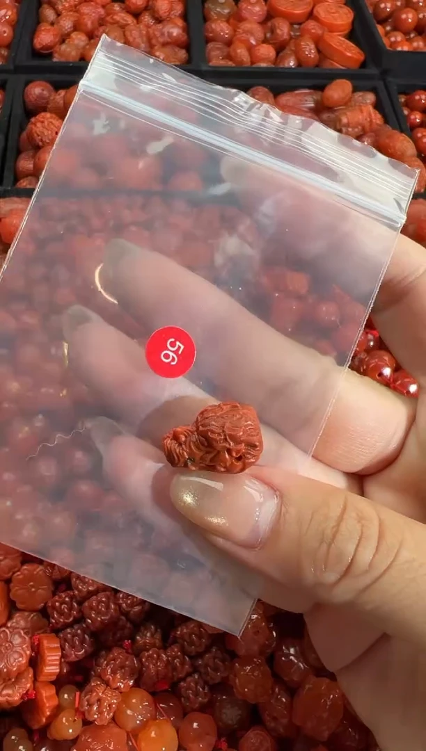 南红玛瑙未镶嵌颈饰1