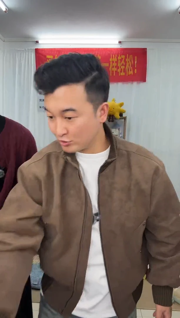 PU?****yA278小哥的包 默认微瑕