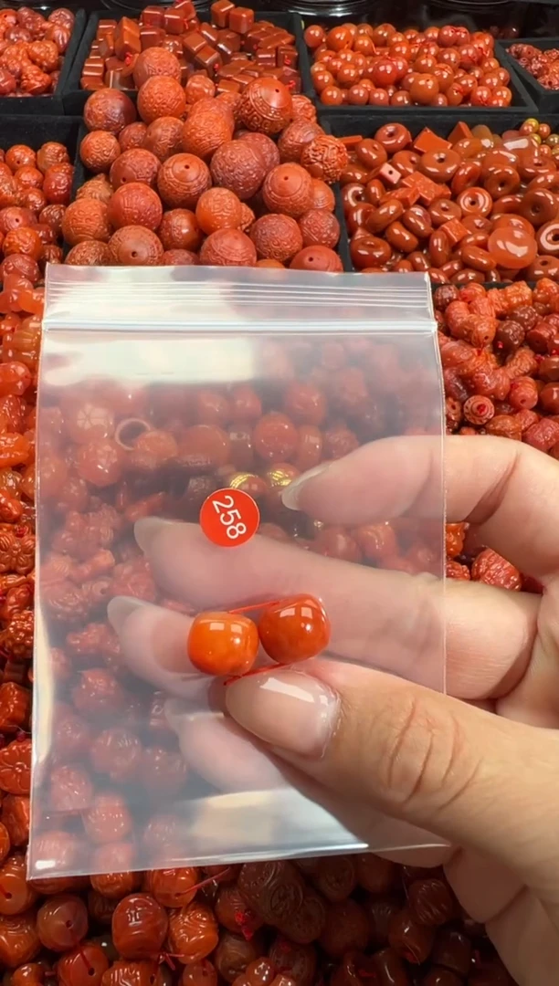南红玛瑙未镶嵌颈饰1