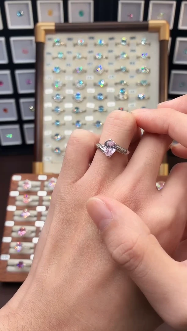 银S925镶嵌戒指绿柱石（摩根石）1111