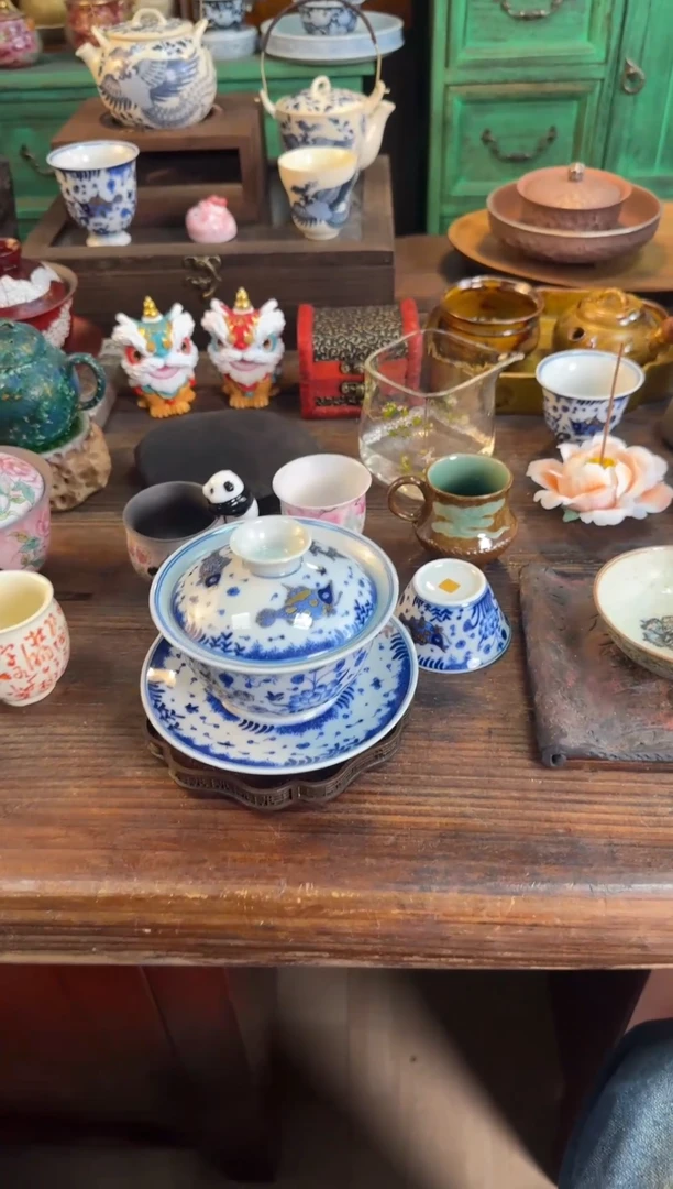 【闪购商品】描金鱼藻纹元宝盖碗