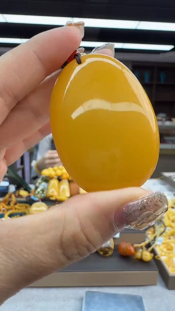 琥珀颈饰未镶嵌73秒拍号 假一罚三