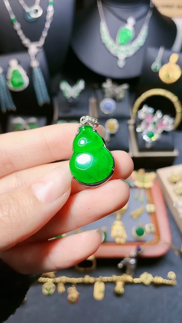 【闪购商品】翡翠吊坠(赠链)银S925镶嵌吊坠